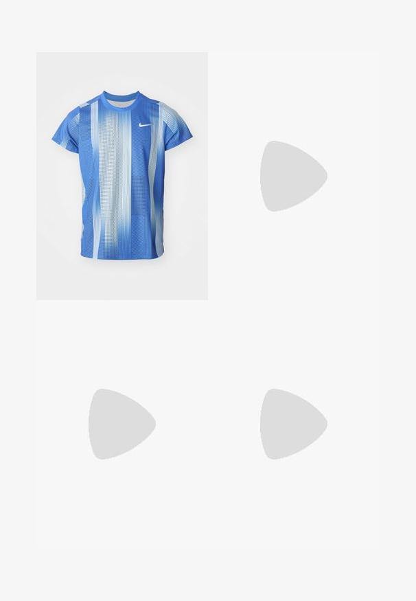 Nike t-paita lyhyillä hihoilla sinisen sävyissä, jossa on ruudullinen kuvio ja pyöreä kaula-aukko. Valmistettu kevyestä, hengittävästä kankaasta.; Vaaleansiniset urheilushortsit, joissa on joustava vyötärö, kaksi sivutaskua ja pieni valkoinen logo oikean etu-alan alareunassa. Saumaton pinta.; Valkoinen urheilukenkä, jossa on verkkomateriaali yläosa, sileät tekstuuriset päällysteet, harmaat yksityiskohdat, nauhat ja pehmustettu pohja, joka on suunniteltu suorituskykyä varten.; Aurinkolasit valkoisella muodolla, harmailla yksityiskohdilla ja sinisillä peilipinnoilla. Urheilullinen muotoilu, ympäröivä malli ja säädettävät nenätyynyt.