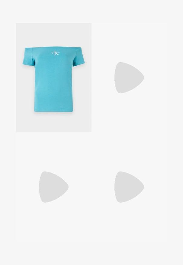 Tirkīza krāsas t-krekls ar atsegtiem pleciem, izgatavots no mīksta kokvilnas auduma, ar īsām piedurknēm un baltu logo grafiku priekšpusē.; Tumsā zilās krāsas džinsi ar taisnu kāju, piecu kabatu dizainu un smalkiem šuvumiem. Iekļauj rāvējslēdzēju un pogu aizdari.; Baltas ādas sporta apavi ar biezu balto zoli, melna zamša uzpura un izspiestais logotips sānos. Šņorējuma dizains ar sešiem acu caurumiem.; Melni pārmēru saulesbrilles ar ģeometrisku formu, kas aprīkotas ar tumšiem stikliem un kontrastējošu pelēku akcentu uz rāmja. Logo uz kājas.