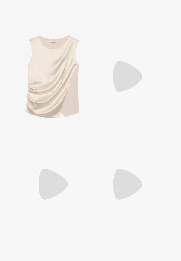 Top senza maniche in satin crema con design drappeggiato, caratterizzato da una texture liscia e un pannello a contrasto di una tonalità più chiara di lato.; Pantaloni neri a gamba dritta in un tessuto liscio. Presentano una parte anteriore piatta, passanti per la cintura e tasche laterali. Progettati per abbigliamento formale o da lavoro.; Décolleté in vernice nera con cinturino dietro, punta affusolata, design con ritagli arrotondati e tacco a blocco. Presenta un accento di fibbia tono oro.; Portafoglio intrecciato rosa chiaro con una finitura testurizzata, caratterizzato da una chiusura dorata. Tenuto da una persona che indossa un vestito senza maniche nero. Design semplice.