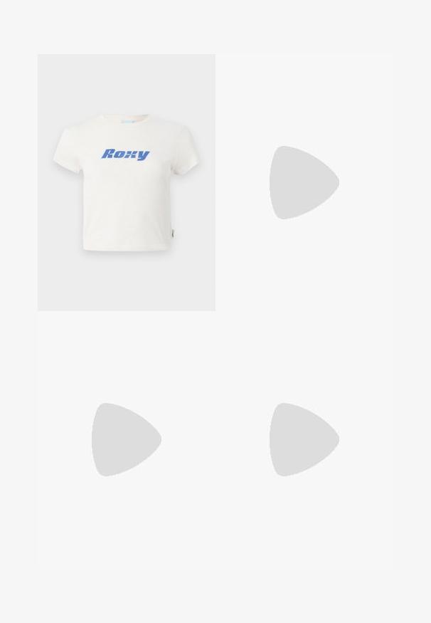 Witte katoenen t-shirt met ronde hals, voorzien van een grote blauwe "Roxy"-logo gedrukt over de borst. Korte mouwen, normale pasvorm.; Muntgroene shorts van zacht materiaal, met een elastische tailleband met verstelbaar trekkoord en zijzakken.; Lichte sneaker met een bovenwerk van mesh en suede in zachte crèmekleuren, met een chunky zool en driedimensionale accenten.; Zwarte leren handtas met een gebogen vorm, afneembare schouderband en gouden hardware. De tas heeft een klep met een gespsluiting.