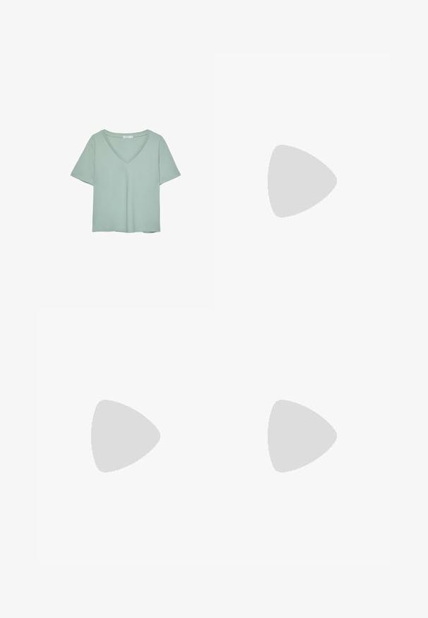 Stradivarius REGULAR FIT  jasnozielony; PULL&BEAR - Jeansy Straight Leg; Bershka - Sandały na obcasie; Even&Odd by Zalando - Torebka