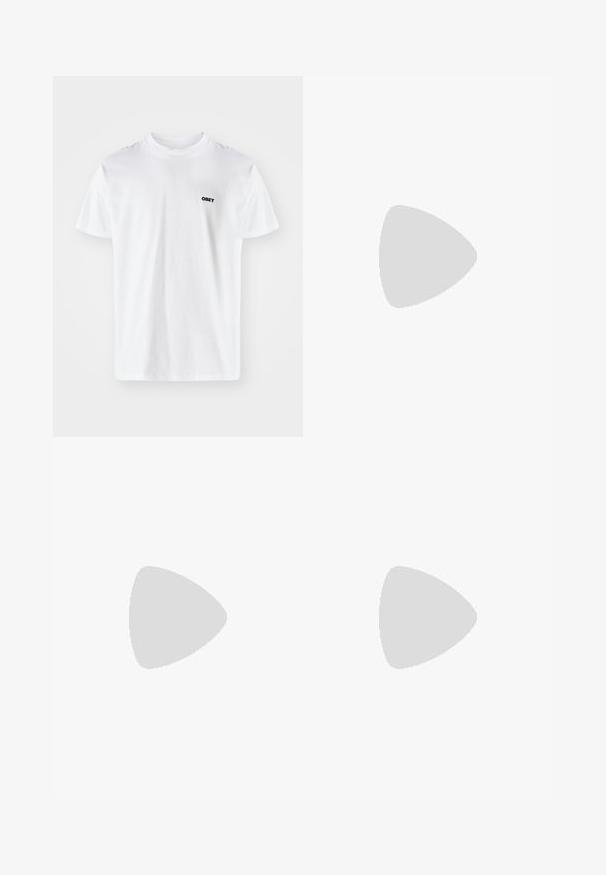 Camiseta blanca de algodón con un clásico cuello redondo y mangas cortas, que presenta un pequeño logo negro "OBEY" en el lado izquierdo del pecho.; Camisa negra de manga larga con un frente abotonado, cuello puntiagudo y un bolsillo en el pecho con un parche de logo. Tejido suave y texturizado.; Obey Clothing BIG TIMER DOUBLE KNEE CARPENTER PANT - Pantalones cargo - orchid petal; Zapatilla de ante beige con acentos de cuero verde, punta redondeada, cordones blancos y detalles texturizados en los laterales. Suela de goma visible.