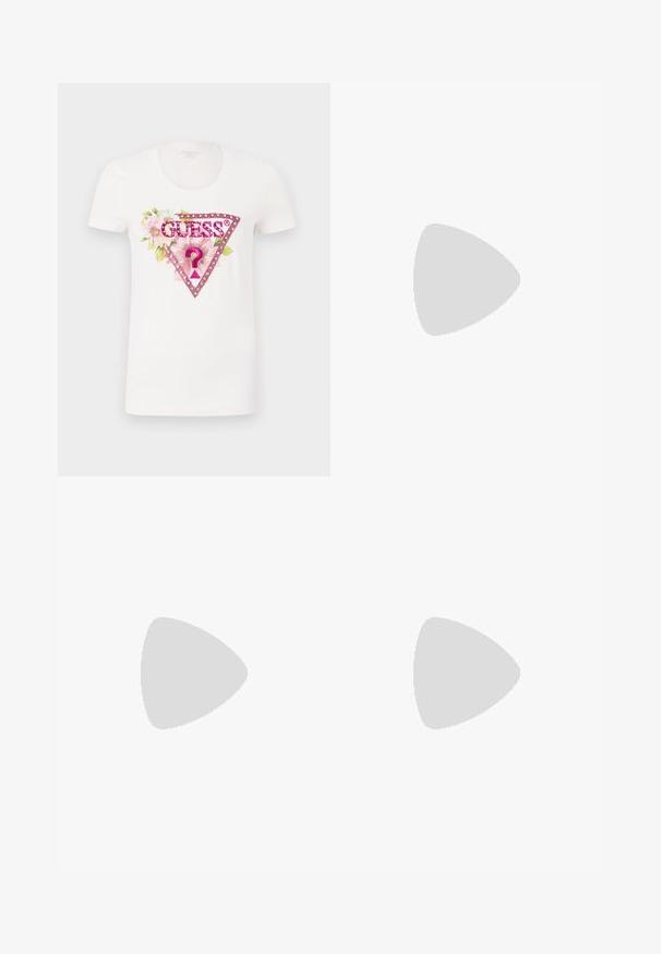 T-shirt en coton blanc avec un graphisme floral coloré, un logo triangulaire rose et le mot "GUESS®" en lettres majuscules.; Jean large bleu clair en denim avec taille haute, design à cinq poches et décoloration subtile. Fermeture à bouton et à zip en argent.; Pompe à talon haut en cuir noir avec un bout pointu et une texture lisse, présentant un talon élancé et un design minimaliste.; Mini sac à main en sequins noirs avec une bandoulière texturée nouée et une chaîne argentée. Forme arrondie avec un haut froncé et des détails réfléchissants.