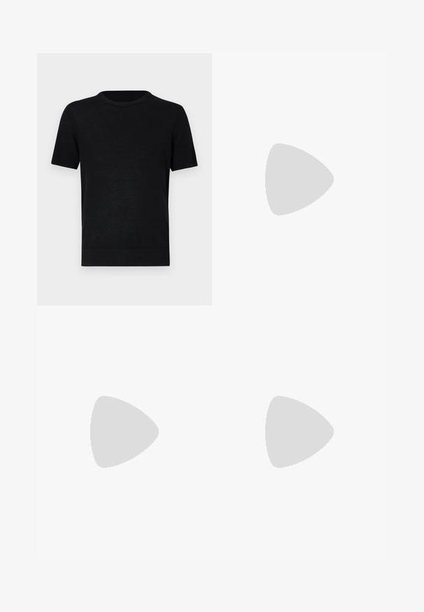 T-shirt nera a maniche corte in tessuto leggero con scollatura rotonda e orlo dritto. Design semplice senza motivi né dettagli.; Pantaloni scuri blu notte con vestibilità dritta, realizzati in un tessuto misto cotone, caratterizzati da una texture liscia e risvolti.; Sneaker bianco con accenti in camoscio, punta rotonda, lacci piatti e suola in gomma crema. Presenta un marchio verde sul tallone.; Occhiali da sole con una montatura nera elegante, lenti che sfumano dal viola all'arancione con un motivo a logo verde ripetuto. Design angolare e stanghette sottili.