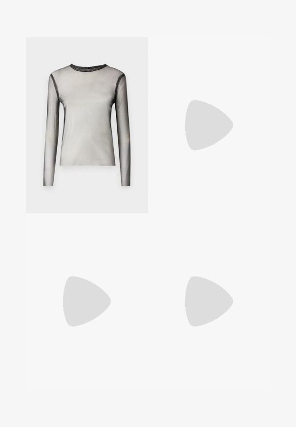 Pikkade varrukatega, läbipaistev hall tipp ümmarguse kaelusega, millel on mustad kiviaktsendid kaeluse ja õlgade ümber, sile tekstuur.; Must mustrüü taaskasutatav nahkse mini-seeliku, millel on läikiv viimistlus, sujuv tekstuur, sirge lõige ja peened õmbluse detailid vööl.; Mustad lakknahk kingad kõrge kontsaga, ruudukujulise varbaga, pahkluu rihmaga ja paksu kontsaga. Sisaldab perforatsioonidega detaile ääres.; Must mustrepp nahkakäekott, millel on tekstuuriga viimistlus, esitades pehme hõbedase aktsendi pealt käepideme juures ja kettainet.