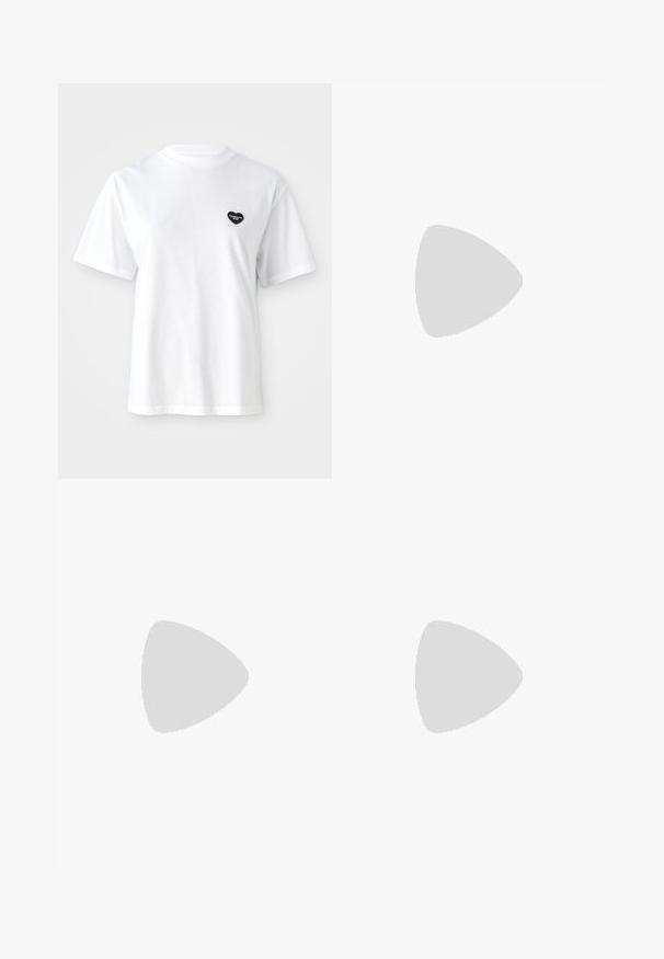 Weißes Baumwoll-T-Shirt mit rundem Ausschnitt und kurzen Ärmeln. Auf der linken Brust befindet sich ein kleines schwarzes Herz-förmiges Logo.; Weite Hosen aus staubigem Mauve-Cotton mit einem vorderen Knopfverschluss, seitlichen Taschen und genähten Details an den Nähten.; Helle rosa Sneakers aus Wildleder mit marineblauen Streifen und Akzenten. Verfügt über eine hellcremefarbene Zunge und Schnürsenkel sowie eine Sohle aus Gummi.; Flugzeugbrille mit einem verlaufenden blauen Glase, silbernem Metallrahmen und dekorativen Sternelementen auf dem Glas. Glattes und elegantes Design.