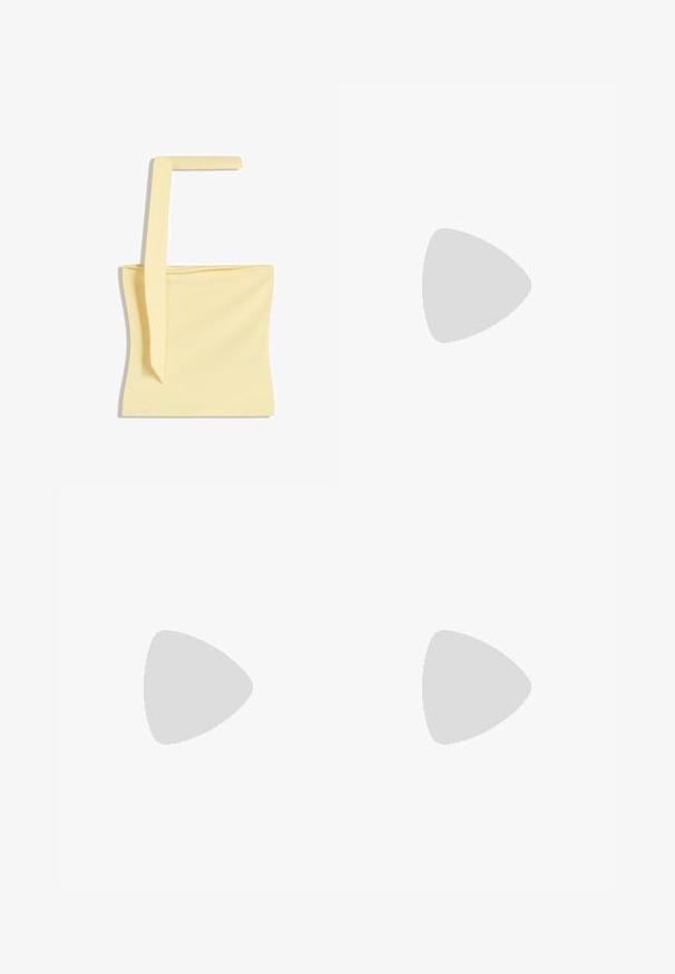 Sárga ujjatlan felső vékony pánttal. Simább, könnyű anyag, egyszerű négyzetes dizájn, és nincs látható minta vagy szerelvény.; Anna Field MIDI SKIRT - Ceruzaszoknya - black; Sárga lakkbőrből készült, magas sarkú szandál két elülső pánttal és csattal ellátott bokapánttal. Karcsú, hegyes sarokformájú.; Fekete napszemüveg ovális, félkeretes lencsékkel. Fényes keretek és karcsú szárak. Sötét árnyalatú lencsék minimális hardver részletekkel.; Fekete textúrájú nagy táska rövid fülekkel, arany kapoccsal és kiegészítőkkel. A design szerkezeti, geometrikus sziluettel rendelkezik.