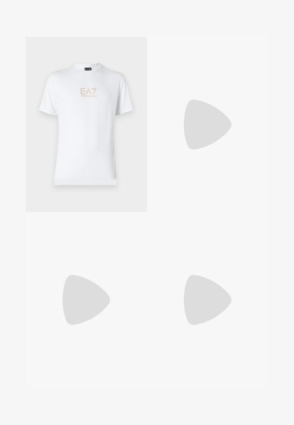 Vit bomull t-shirt med rund halsringning och korta ärmar, med en guld EA7 Emporio Armani-logotyp tryckt på framsidan.; Mörkblå bomullschinos med rak passform, med knappstängning fram, två sidofickor och minimalistisk design.; Vita lädersneakers med en jämn yta, rund tå, platta snörningar och en strukturerad sula. Har en diskret logotyp på hälen.; Svarta runda solglasögon med mörka linser och smala metallarmar. Inkluderar klara tempeltips och silverdetaljer vid gångjärnet. Minimalistisk design.