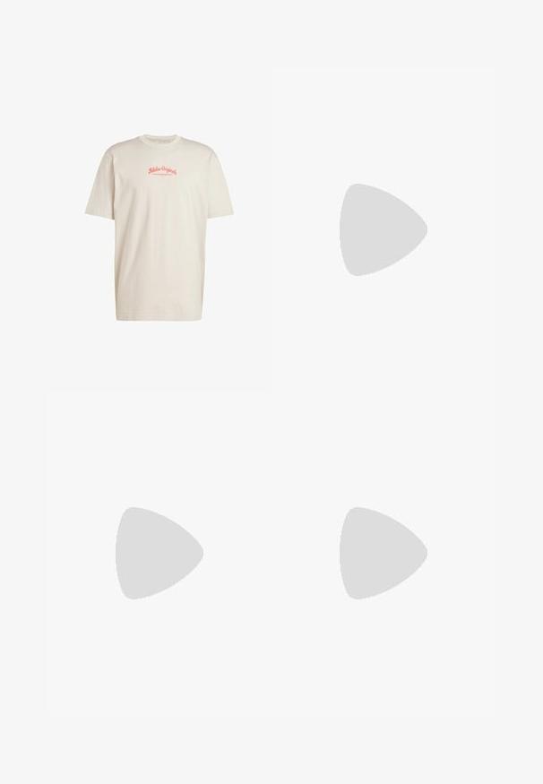 Beige Baumwoll-T-Shirt mit rundem Halsausschnitt und kurzen Ärmeln, mit dem "Adidas Originals"-Logo in Koralle über "Superior Sporting Goods."; Schwarze Shorts aus Baumwolle mit einem elastischen Bund, Kordelzug-Detail und gelbem Textakzent am unteren linken Bein.; Schwarz-weiße Sneaker mit einem Obermaterial aus Wildleder und Leder, ausgestattet mit drei weißen Streifen, einer perforierten Zehenpartie und einer Sohle aus Gummi.; Schwarze Umhängetasche aus Stoff mit Reißverschluss, ausgestattet mit einem weißen Adidas-Logo und einem gestreiften, verstellbaren Tragegurt für einfachen Transport.