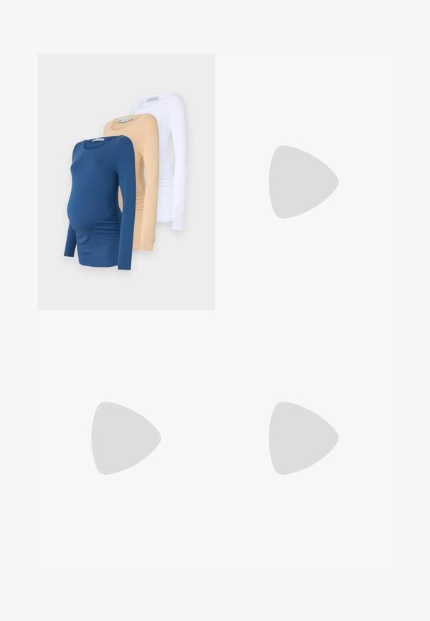 Drie langemouwen zwangerschapsbloesjes in blauw, beige en wit. Gemaakt van zachte stof met een getailleerd ontwerp en zijrimpelingen voor extra comfort.; Roze leggings met een naadloze hoge tailleband, met een doorschijnende gestreepte uitsnijding aan de onderbenen. Gemaakt van rekbare, gladde stof.; Zwarte leren enkellaars met elastische zijpanelen, robuuste rubberen zool en een hoge blokhak. Beschikt over een trekband aan de achterkant.; Bruine leren schoudertas met een gebogen vorm, gouden hardware en een gespaccent. Bevat een afneembare schouderriem.