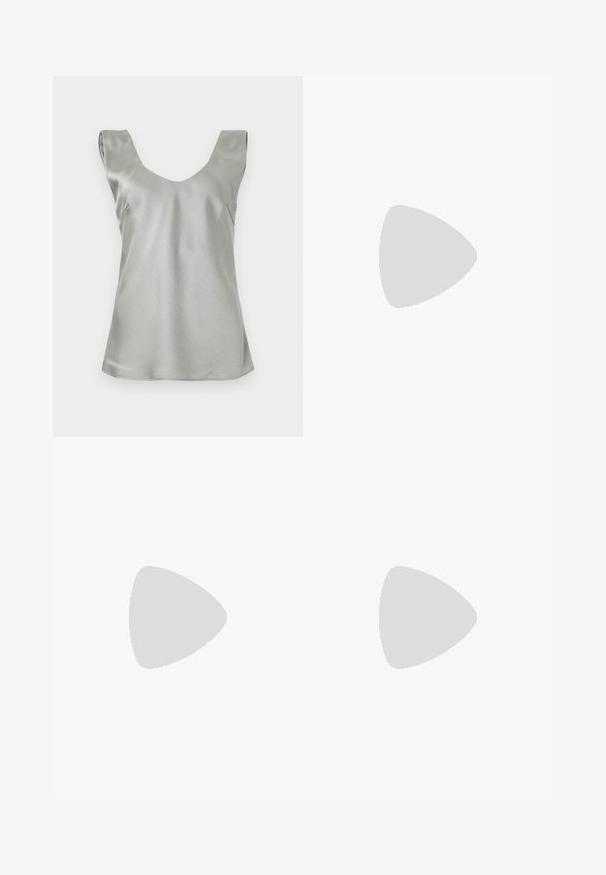 Ez egy ezüstszínű, selyemhatású, ujjatlan felső, széles V-nyakkal és enyhén kiszélesedő szegéllyel. Simító textúrájú, minimális varrásokkal és letisztult dizájnnal.; Krémszínű nadrág sima anyagból. Közvetlen szabású, lapos elülső résszel és két redővel rendelkezik. Nincsenek látható minták vagy fémalkatrészek.; Fekete, térd fölé érő csizmák sima bőrből, laza fazonnal, hegyes orral és alacsony, rakott sarokkal.; Samsøe Samsøe SAEMMI MIDI BAG - Kézitáska - dark brown