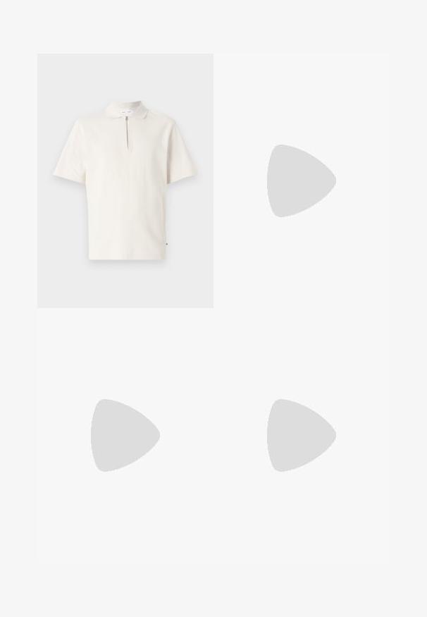 Kurzarm-Polohemd in Off-White, mit einem Reißverschluss am Hals. Hergestellt aus weichem Stoff, mit einem sauberen, minimalistischen Design und ohne sichtbare Muster.; Weekday ASTRO TERRY - Jogginghose - grey melange; Schwarze Leder-Dressschuhe mit abgerundetem Zehenbereich, glatter Oberfläche, Schnürdetails und einer niedrigen, strukturierten Gummisohle. Saubere Linien und minimalistisches Design.; Schwarze Tragetasche aus Canvas mit einem weißen Yin-Yang-Herz-Graphic. Zwei robuste Griffe für einfaches Tragen. Einfaches rechteckiges Design.