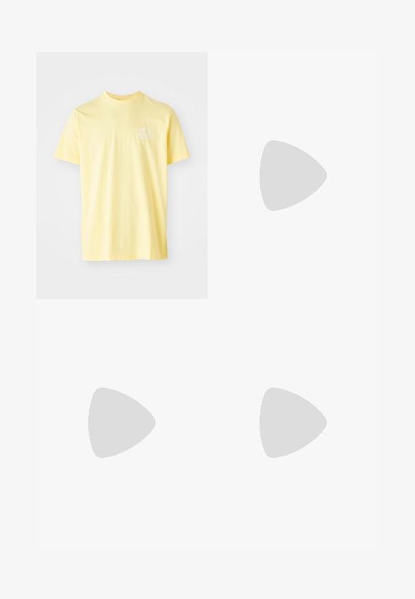 T-shirt di cotone gialla con scollatura a girocollo e maniche corte. Presenta un piccolo design grafico bianco sul lato sinistro del petto.; Polo shirt bianco in tessuto a rete con chiusura a bottoni, colletto verde a contrasto e accenti verdi sulle maniche, con un piccolo logo verde sul petto.; Costumi da bagno leggeri e rosa con vita elastica e lacci neri. Presentano un piccolo etichetta sulla gamba sinistra. Texture liscia.; Sneakers neri con tomaia in suede e materiale sintetico, caratterizzati da tre strisce bianche, suola in gomma testurizzata e etichetta blu sul linguetta.