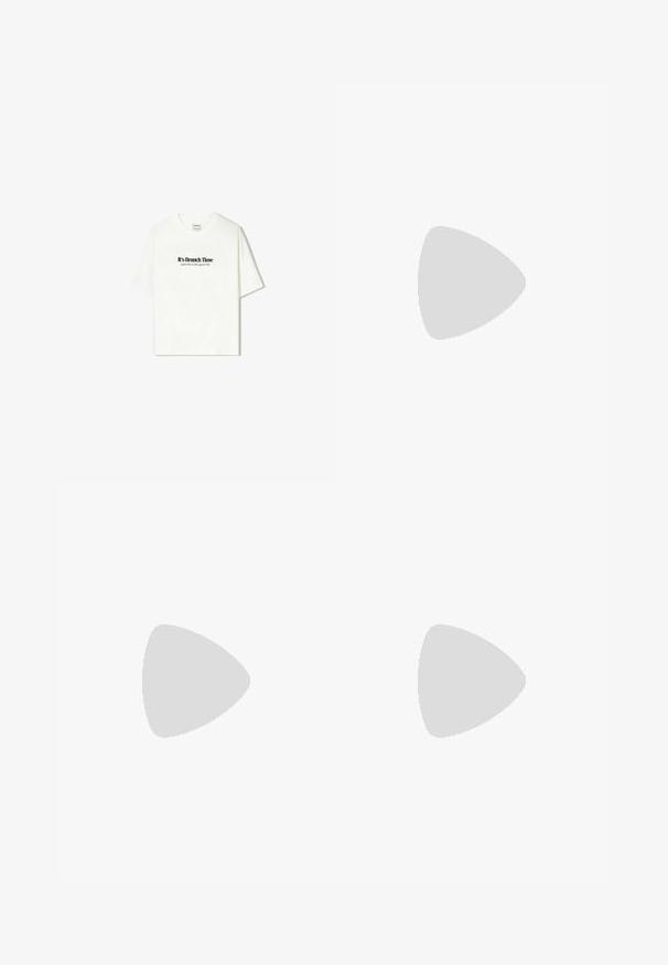 Bershka SHORT SLEEVE - PRINT T-SHIRT 02418443 - T-shirt med print - white; Rosa vida byxor i lätt tyg, med resårmidja och subtila vita sidostrimlor. Litet logotyp på framsidan.; Rosa sportskor med ljusblå ränder, rund tå och tjocka rosa skosnören, i kombination med rosa joggingbyxor med vita sidostråk.; Even&Odd Handväska - dark red