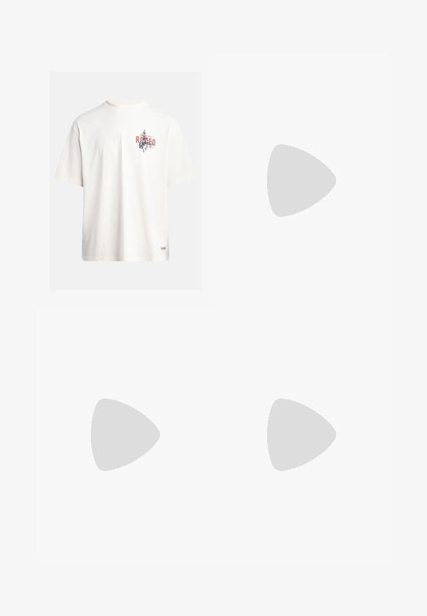 Kreminės spalvos medvilninė marškinė su trumptomis Rankovėmis ir apvaliu iškirpimu. Su grafiniu spausdinimu mėlynos ir raudonos spalvos su tekstu ir motyvu.; Juodos krovinių šortai su elastingu liemeniu, turintys dvi šonines kišenes ir lygų, lengvą audinį. Paprastas dizainas, be raštų ar akcentų.; Juodas odinis sportinis batelis su baltais dryžiais, tekstūruota gumine padais ir raišteliais priekyje. Yra prekės ženklą žymintis etiketė ant liežuvio.; Juodas odinis per petį nešiojamas krepšys su užtrauktuku, iškilniu logotipu priekyje ir reguliuojama dirželiu. Lygus paviršius, stačiakampio formos.