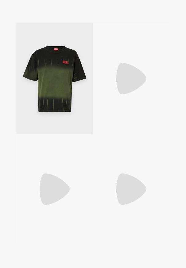 Czarny i oliwkowozielony bawełniany t-shirt o luźnym kroju, z efektem dip-dye oraz czerwonym logo Diesel po lewej stronie klatki piersiowej. Krótkie rękawy.; Niebieskie dżinsy z denimu, o prostym kroju nogawki, z delikatnym wypłowieniem, pięcioma kieszeniami i zapięciem na guzik.; Sneakers Lacoste w ciemnoszarym kolorze, wykonane z siateczki i materiału syntetycznego, z teksturowaną podeszwą oraz brązowymi akcentami na kołnierzu i logotypie.; Saszetka w ciemnoniebieski wzór tie-dye z zamkiem błyskawicznym na górze, teksturowany materiał i wyraźny detal z logo z przodu.