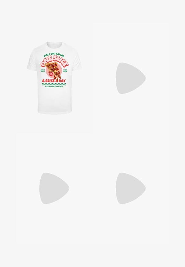 Hvid t-shirt med grafisk print af en pizzaslice med pepperoni, ledsaget af farverig tekst og et ternet mønster nederst.; Brune denimbukser med et falmet, slidt mønster. Løs pasform med fem lommer og knaplukning fortil.; Brune læder cowboystøvle med en høj skaft, spids tå, intrikate syning mønstre og en lille hæl. Struktureret finish hele vejen igennem.; Sorte rektangulære solbriller med mørke glas, tyk plastisk ramme, guldtryk på stængerne og brandlogo indgraveret på armen.