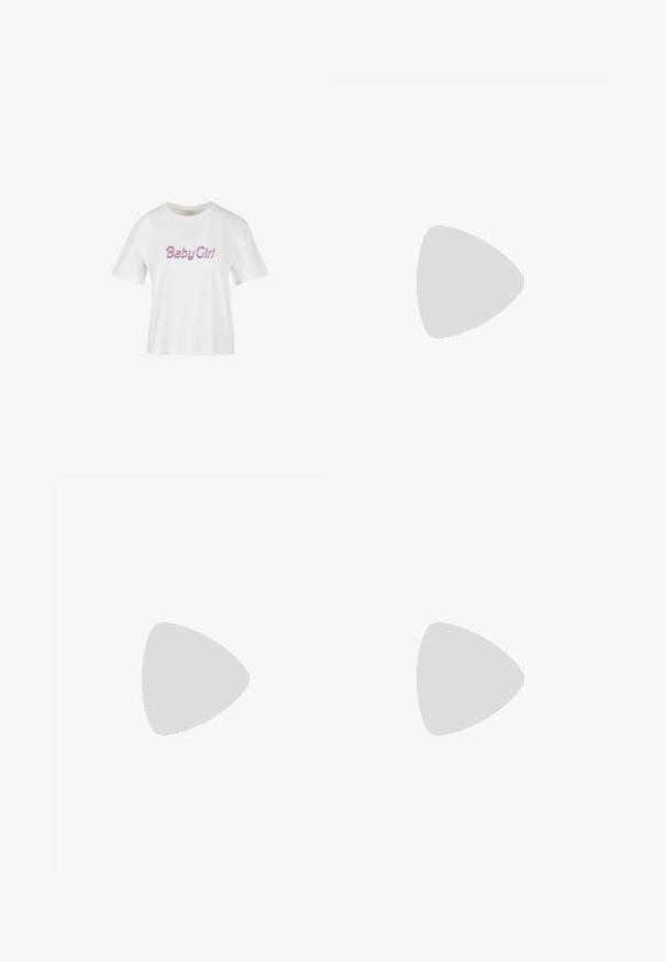 Bela bombažna majica s kratkimi rokavi in okroglo ovratnikom, z roza vezenim napisom "Baby Girl" na sprednjici.; Črne športne hlače s elastiko v pasu, iz mehkega materiala in ohlapnega kroja, z stranskimi žepi in gladkimi robovi.; Beli tekaški čevljek v beli barvi z teksturirano mrežasto zgornjico, oblazinjenim ovratnikom, debelim srednjim podplatom in gumijastim podplatom. Ima tudi podrobnost z logotipom na strani.; Sončna očala s prosojnim sivim okvirjem, toniranimi lečami in kotno obliko. Imajo značilno nosno oporo in teksturirane temne sive ročke.
