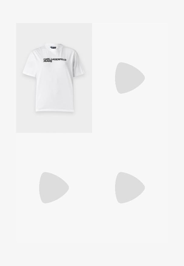 T-shirt de algodão branco com gola redonda, mangas curtas, e texto impresso em preto a dizer "KARL LAGERFELD JEANS" no peito.; Bermudas de denim preto com um gradiente que vai do escuro ao claro. Apresenta uma bainha desfiada, dois bolsos frontais e um rótulo azul com a marca na cintura.; Sapatos de barco em pele preta com bico arredondado, atacadores na frente, ilhós de metal e sola plana. Possui uma pequena aba na parte de trás.; Bolsa de mão às riscas pretas e brancas com um formato estruturado, apresentando uma alça superior, uma alça de corrente destacável e um detalhe em logotipo metálico.