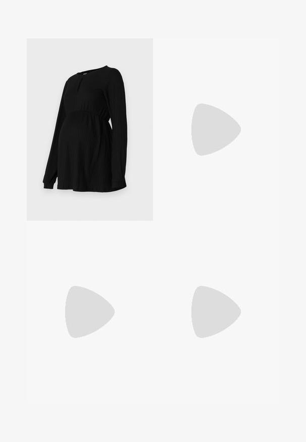 Svart gravide t-skjorte med lange ermer, ribbet tekstur, elastisk midje og rund hals med en liten nøkkelhullsdetalj foran.; ONLY MATERNITY OLMHALLE - Bukse - black; Hvit sneaker laget av glatt syntetisk materiale, med avrundet tå, snøredesign, flat såle og subtil perforering.; Brun semsket stoff tote-veske med en myk tekstur, som har en enkelt skulderrem og en subtil buet toppåpning. Ingen synlige maskindetaljer.
