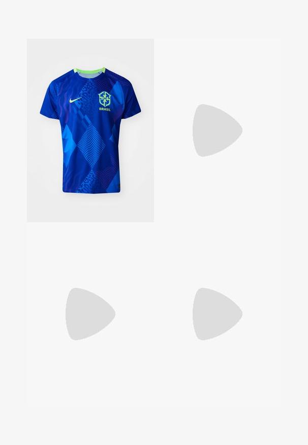 Plavi sportski dres s različitim geometrijskim uzorcima u nijansama plave i ljubičaste. Ima logo s natpisom "BRASIL" i zeleni ovratnik. Izrađen je od prozračnog materijala.; Bež traperice kratke hlače ravnog kroja, s bočnim kopčanjem na gumbe i četiri džepa. Tkanina ima glatku teksturu i minimalne šavove.; Crna kožna loaferica s resicama, koja ima čvrst crni potplat i žute šavove duž ruba. Teksturirana završna obrada.; Zlatna ogrlica s velikim isprepletenim karikama, koja sadrži kružni detalj na sredini s uzdignutim grbom.