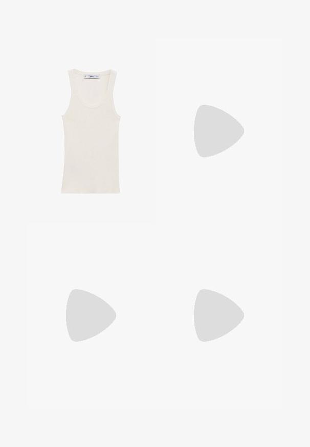 Růžový žebrovaný top bez rukávů v barvě off-white, se skleněným výstřihem a těsným střihem. Vyrobeno z lehkého materiálu.; Svetle modré džíny s širokými nohavicemi vyrobené z denimu, s vysokým pasem, dvěma předními kapsami a viditelným prošíváním po bočních švech.; Černé síťované baletky s špičatou špičkou, dekorativním páskem a jemným akcentem. Mají otevřenou síťovou konstrukci a plochou podrážku.; Černé plastové sluneční brýle se zelenými skly, čtvercové obroučky, stříbrný detail na obočí a texturované stranice. Značka uvedená na vnitřní straně stranic.