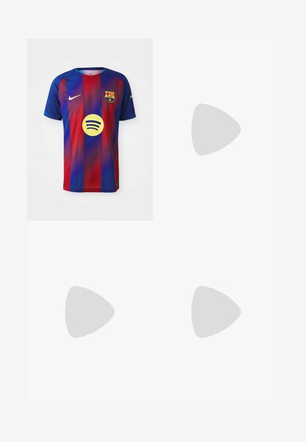 FC Barcelona marškiniai su mėlynai raudonais vertikaliais dryžiais, Nike logotipu ir Spotify grafika centre. Pagaminti iš kvėpuojančios medžiagos.; Šviesiai mėlyni, tiesių kojų džinsai su didelėmis priekinėmis kišenėmis ir kontrastinga siuvimo linija. Audinys yra išblukęs, minkštas.; Juodas odinis loaferis su kutais, turintis masyvų juodą pado ir geltonus siūlus palei kraštą. Textūruota danga.; Trijų sluoksnių sidabrinė metalinė apyrankė, kuri pasižymi stilingomis, lankstosiomis grandinėlėmis su švelniu blizgesiu, užsegama krabų užsegimu ir reguliuojama grandinė.