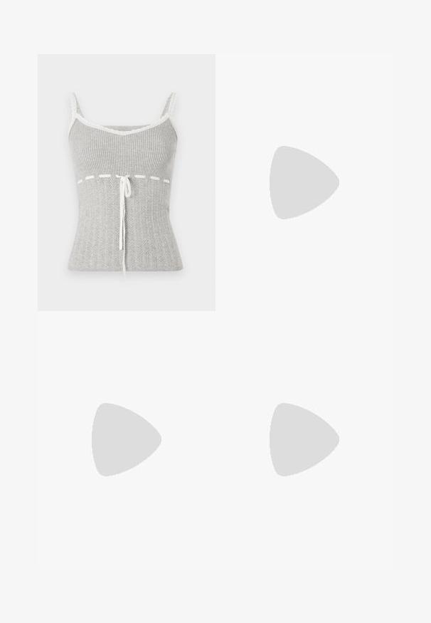 Top sin mangas gris con relieve y encaje, con escote en pico, detalle de lazo en la cintura y una textura que recuerda a un patrón de punto.; Pantalones cortos de mezclilla en azul claro, con un dobladillo sin acabar, diseño de cinco bolsillos y cierre de botón de bronce. Textura suave con ligero desvanecimiento.; Sandalia de tacón alto blanca con un tacón grueso, que presenta un diseño de tiras y un lazo en el tobillo. Textura suave con una plataforma en la parte delantera para mayor altura.; Bolso de hombro blanco con un acabado texturizado, un detalle de hebilla central y una forma curva. Cierres de cremallera a ambos lados.