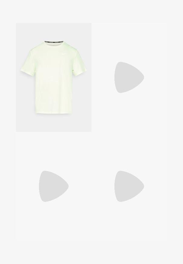 Lys grøn Nike t-shirt med korte ærmer, rund halsudskæring og et lille hvidt logo på brystet. Glat, let stof.; Nike Performance Korte sportsbukser - bicoastal/black/white; Nike atletik sko i hvid med en sort swoosh. Har et højtopdesign, tekstureret overdel og en holdbar gummisål.; Sorte sports solbriller med grå linser, en buet rammedesign og logodetalje på siden. Fremstillet af letvægts plastmateriale.