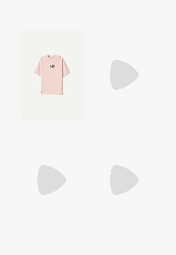 T-shirt rose clair avec un col rond et des manches courtes. Texte de logo noir imprimé sur le devant. Présente une coupe décontractée et une texture en coton doux.; Shorts en denim noir avec ourlets retroussés, présentant des détails effilochés à l'avant. Design classique à cinq poches avec une fermeture à bouton en métal.; Sneaker blanche et beige avec des panneaux en maille et en daim, accents gris, logo rouge et tirant orange. Design à bout rond et semelle rembourrée.; Montre-bracelet en acier inoxydable argenté avec un cadran bleu marine, des index métalliques et un affichage de la date à 3 heures. Résistante à l'eau jusqu'à 50 mètres.