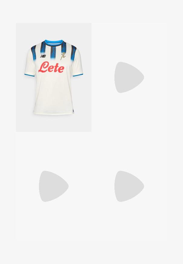 Bela nogometna majica z črnimi in modrimi navpičnimi črtami, okroglo ovratnico in kratkimi rokavi. Vsebuje rdeč logo "Lete" in znamko New Balance.; Svijetloplave traper hlače širokih nogavica s visokim strukom, pet džepova i kopčanjem na dugme. Glatka tekstura s minimalnim izbljeđivanjem.; Črne usnjene loafersice s kaširanim naglasom, z debelim črnim podplatom in rumenim šivom ob robu. Teksturirana površina.; Tri-slojni srebrni kovinski ogrlica z elegantnimi, fleksibilnimi verigami z rahlim leskom, varovana z zaponko s katero se zaključi in nastavljivo verigo.