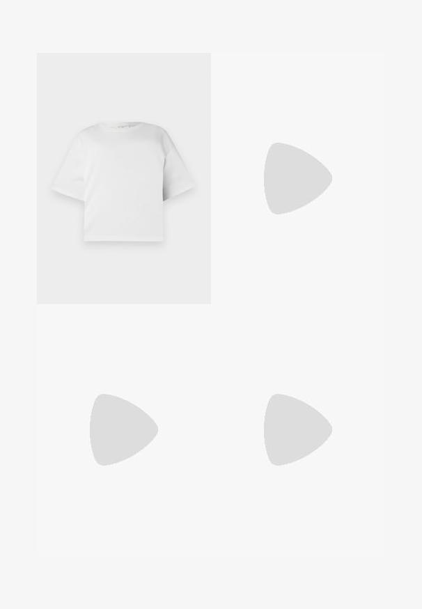 Camiseta blanca corta hecha de algodón suave, con cuello redondo y mangas cortas y anchas. Diseño simple y limpio, sin patrones visibles.; Pantalones rectos beige con frente plano, bolsillos laterales y una tela suave y ligera. Sin patrones visibles ni detalles de hardware.; Zapatos de tacón slingback de charol negro con punta afilada y tacón geométrico en bloque. Presentan un diseño elegante y minimalista, así como una textura suave.; Bolso de piel negra con forma curva, correa desmontable y herrajes dorados. El bolso cuenta con una solapa con un detalle de hebilla.
