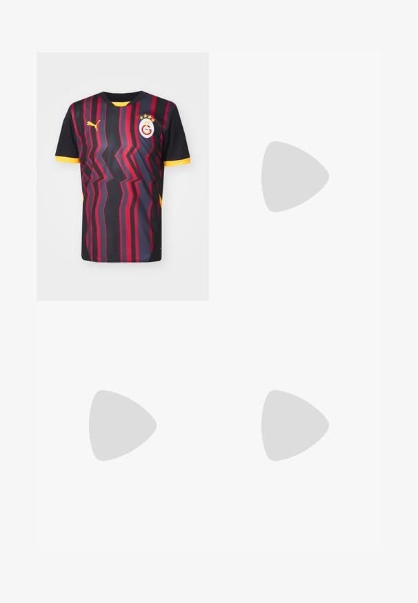 Maillot de football à manches courtes en noir avec des rayures en zigzag rouges, des accents jaunes, un logo Puma, et un emblème circulaire de l'équipe comportant trois étoiles.; Pantalons en denim noir avec une coupe droite, dotés de cinq poches, d'une fermeture à bouton et d'une taille classique. Texture lisse.; Mocassin en cuir noir avec un accent à frange, doté d'une semelle épaisse noire et d'une couture jaune le long du bord. Fini texturé.; Collier en métal argenté à trois couches présentant des chaînes flexibles et élégantes avec un léger éclat, sécurisé par un fermoir en forme de homard et une chaîne ajustable.