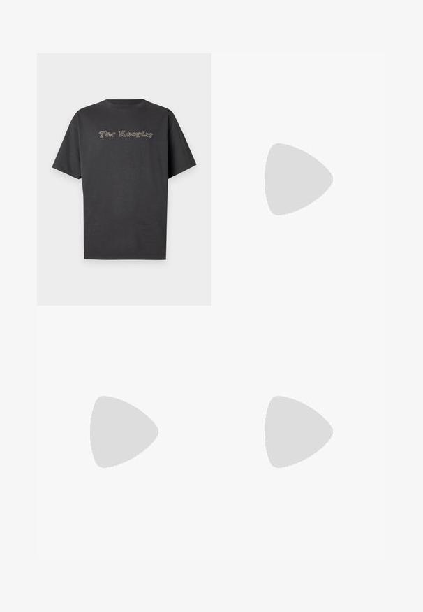 The Kooples T-Shirt print - black; Schwarze Denim-Jeans mit geradem Bein, die gestickte Kreuzmuster aufweisen. Fünf-Taschen-Design mit Knopfverschluss und Gürtelschlaufen.; Stuart Weitzman CLUB CLASSIC PENNY LOAFER - Business-Slipper - black; Schwarze Leder-Crossbody-Tasche mit einer Reißverschlusstasche vorne, geprägtem Logo und verstellbarem Tragegurt. Glatte Oberfläche mit strukturierter Form.