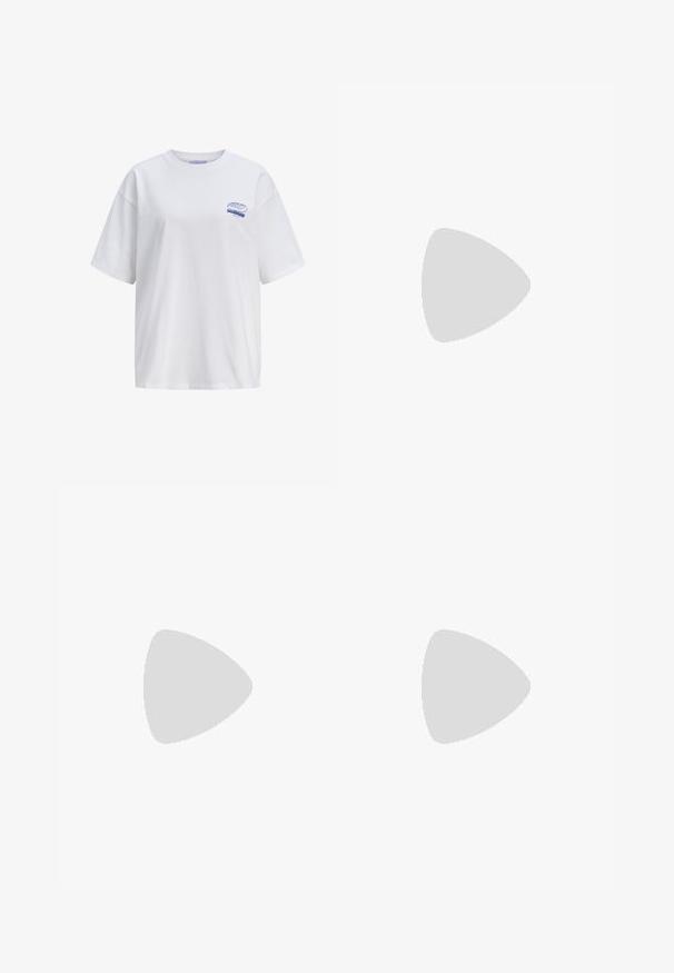 T-shirt en coton blanc avec une coupe décontractée, présentant des manches courtes. Petit logo bleu "SOURDOUGH" sur le côté supérieur gauche.; Pantalons à jambes larges en beige clair, fabriqués dans un tissu texturé. Dotés d'une taille élastique avec cordon de serrage. Design simple et sans embellissement.; Baskets blanches en cuir avec des accents en daim beige, boîte à orteils perforée, lacets plats et semelle texturée crème. Présente un logo discret au talon.; Sac à main en simili cuir noir avec une texture crocodile, un dessus resserré et une sangle froncée. A l'apparence douce et compacte.