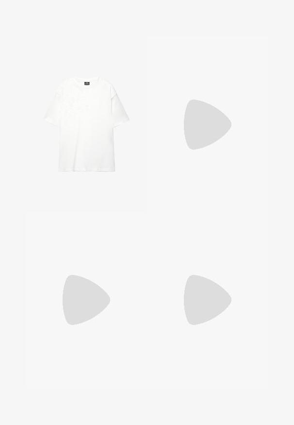 Hvid oversized t-shirt lavet af blød, glat bomuld; har korte ærmer, rund halsudskæring og et rent, uimprægneret design.; Bredde ben sorte denim bukser med høj talje, der har fire lommer og et lille logo-tag på forsiden. Glat tekstur, enkel design.; Brune læder loafers med en glat tekstur, rund tå og syningsdetaljer. Har en lav, stablet hæl og slip-on design.; Skildpaddedesign solbriller med blå linser, der har en rund ramme og tynde arme, der fremhæver en glat tekstur og diskrete designdetaljer.; Tommy Hilfiger MONOGRAM CROSSBODY - Skuldertasker - black