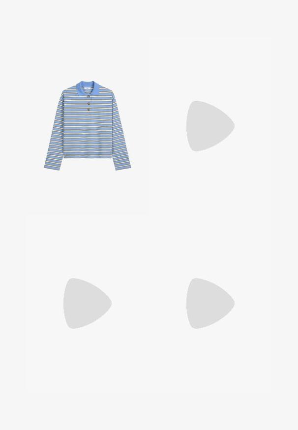 Lange mouw polo in lichtblauw met horizontale strepen in olijfgroen en wit. Bevat drie bruine knopen en een geribbelde kraag.; Bruine geplooide minirok met een tailleband en subtiele zijlogo-opdruk op een witte achtergrond.; Denim cowboylaars, lichtblauw, puntige neus, uitsparingen met driehoekige vormen, lage gestapelde hak, gestructureerde afwerking.; Zwarte zonnebril met een rechthoekig montuur, met donkere glazen en dunne pootjes. Gouden accenten bij de scharnieren.; Bruine lakleren handtas met een rechthoekige vorm, twee lange handvatten en subtiele gebogen accenten aan de voorkant.