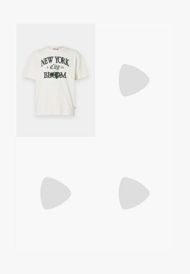 Krämfarbendes Baumwoll-T-Shirt mit kurzen Ärmeln, das ein gedrucktes Design mit der Aufschrift "NEW YORK eine Stadt im BLÜHEN" in dunkelgrün zeigt.; Helle graue Shorts aus einem strukturierten Stoff, mit einem elastischen Bund, zwei Seitentaschen und einer lockeren Passform.; Weißes Leder-Sneaker mit geprägtem Muster, strukturierter weißer Zwischensohle und schwarzen Akzenten an der Ferse. Verfügt über eine abgerundete Zehenpartie und flache Schnürsenkel.; Schwarze Sonnenbrille mit achteckigem Rahmen, dunklen Gläsern, glänzender Oberfläche, dünnen Bügeln und goldenen Akzenten auf der Vorderseite.
