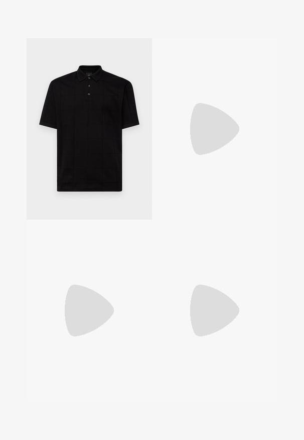 Armani Exchange Polo - black; J.LINDEBERG LOIS PANT - Pantalon classique - moonbeam; Sneaker en cuir blanc avec une accent en cuir marine au talon, bout rond, semelle en caoutchouc plate et laçage à l'avant avec six œillets.; Armani Exchange Lunettes de soleil - black