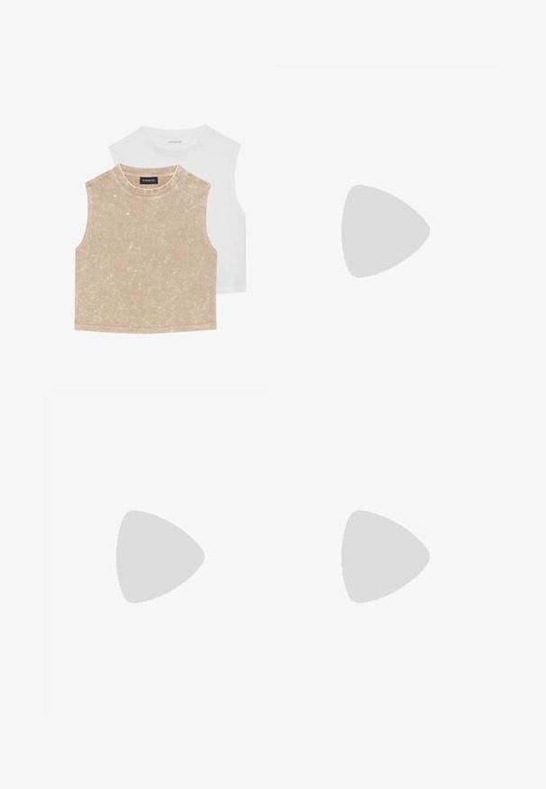 Du vienetai be rankovių trumpų viršūnių: viena minkšta smėlio spalvos su tekstūruotu paviršiumi, kita lygi balta. Abi turi apvalų iškirpimą ir siuvinėtas kraštus.; Juodos ir pilkos leopardų rašto šortai su plačiu elastingu diržu, turintys subtilų blizgesį ir mažą baltą Nike logotipą apatiniame dešiniajame kampe.; Šviesiai mėlyni bėgimo batai su tekstūruotu tinklo viršumi, oranžinėmis detalėmis ir daugiaspalve gradientine padu. Šone yra HOKA prekinis ženklas.; Sportiški akinių nuo saulės rėmeliai su žaliu raštu, juodais šonais ir pilkais objektyvais. Dizainas pasižymi apvaliu stiliumi ir ryškiu, sportišku pavidalu.