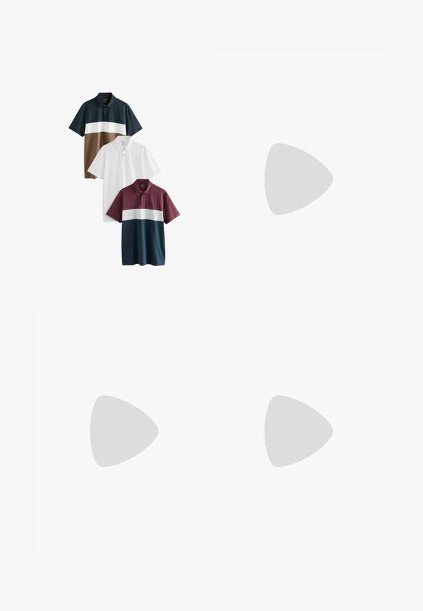 Három polo póló: az egyik sötétkék, barna és fehér csíkos; a másik sima fehér; a harmadik bordó fehér csíkkal az alján.; Tengerészek számára készült sportnadrág, elasztikus derekú, piros oldalsávokkal. Fehér díszítéssel és cipzárokkal a bokán, amelyek lehetővé teszik a méretállítást. Könnyű anyag.; Barna és kék kockás, bőrt lábú nadrág, fehér cipővel, fekete részletekkel és texturált talppal, zöld háttér előtt.; Kerek napszemüveg teknőc mintázatú kerettel, barna lencsékkel. Finom textúrájú, vékony szárakkal rendelkezik, a lencsék mellett fém díszítésekkel.