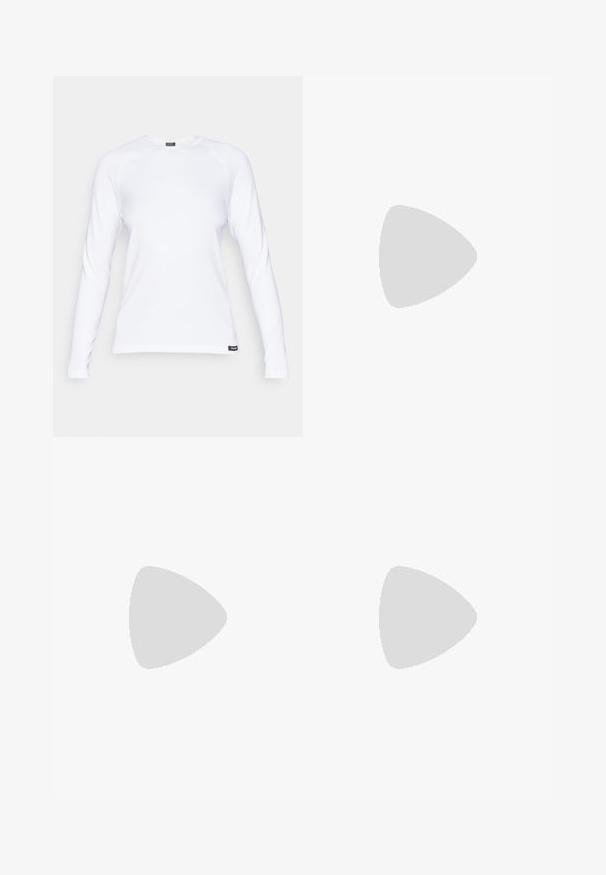 Hvit langermet skjorte laget av teksturert stoff, med rund halslinning og raglanermer, og en liten svart logoetikett nederst.; Sorte sykkelbukser med justerbare stropper, teksturert mesh-panel, polstret seteinnsats og individuelle benmanchett.; Hvite sportsko med mesh-overdel og sølvpreg, en unik form og luftdemping i hælen. Snøring med logo.; Sport solbriller med svart ramme, hvite aksenter og blå gradient speil-linser. Teksturert hvit og svart mønstret stenger.