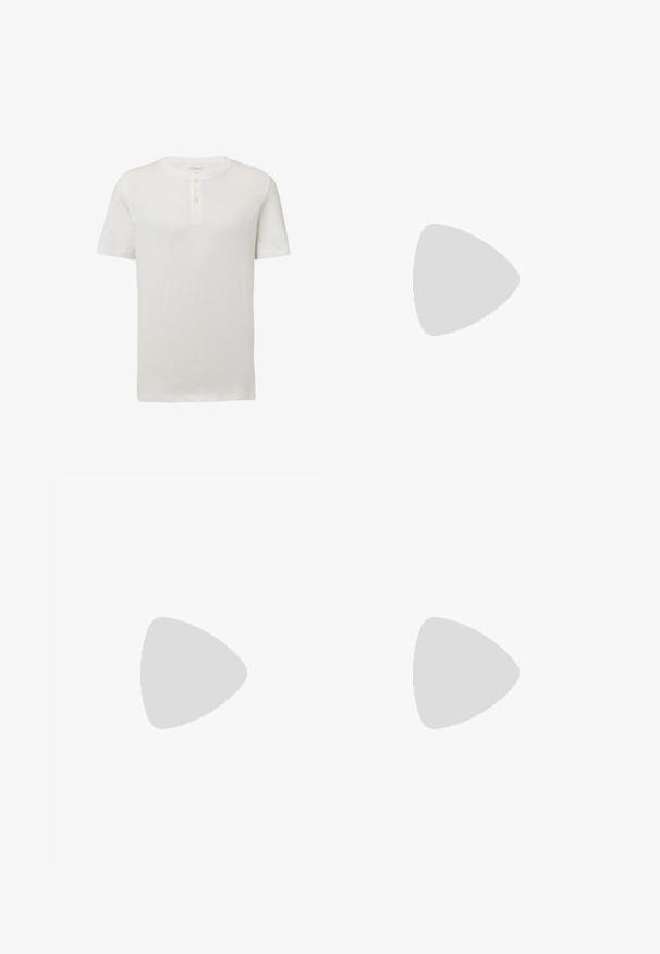 Witte T-shirt met korte mouwen en ronde hals, met een twee-knops sluiting en subtiele textuur. Voorzien van een klein logo op de borst.; Zwarte overhemd met lange mouwen en knopen aan de voorkant, zeven knopen en manchetten, weergegeven op een witte achtergrond.; Marine joggerbroeken met een elastische tailleband, trekkoord, taps toelopende pasvorm en zijzakken, gecombineerd met donkere sneakers.; Zwarte leren instappers met een gladde afwerking, gestikte details over de bovenkant en een licht verhoogde hak.