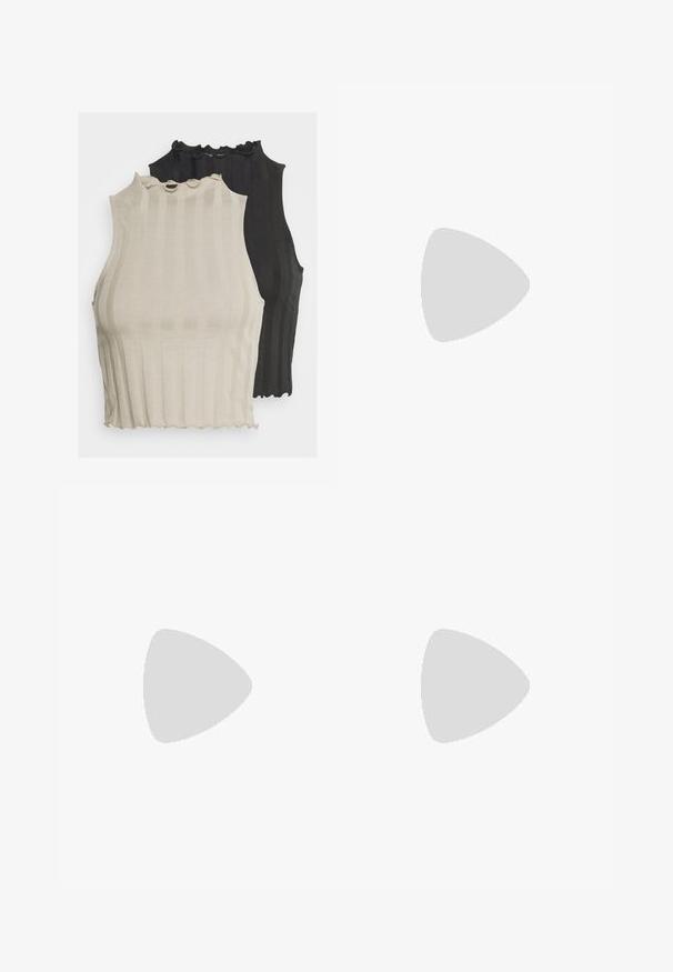 Kaks ribaga kaeluseta topi on näidatud, üks heledas beeži ja teine mustas värvitoonis. Mõlemal on laineline kaelus ja need on keha lähedased.; ONLY Petite ONLPOPTRASH CLASSI PINSTRIPE FRILL - Püksid - black; Mustad mustad kingad pehme ja tekstuurse pealmise osaga, millel on kaks reguleeritavat rihma ja ümmargune toe disain, paigaldatud tasasele kummist tallale.; Mustad mustakate silmade prillid, millel on matt viimistlus, hallist toonitud läätsed, teravad nurgad ja stiilsed küljed. Brändi nimi on nähtav siseküljel.; Hõbedased rõngastikandid, millel on tähtkujuline ripats, mille keskel on sädelus; sisaldab teist paari lihtsaid hõbedasi rõngaid.
