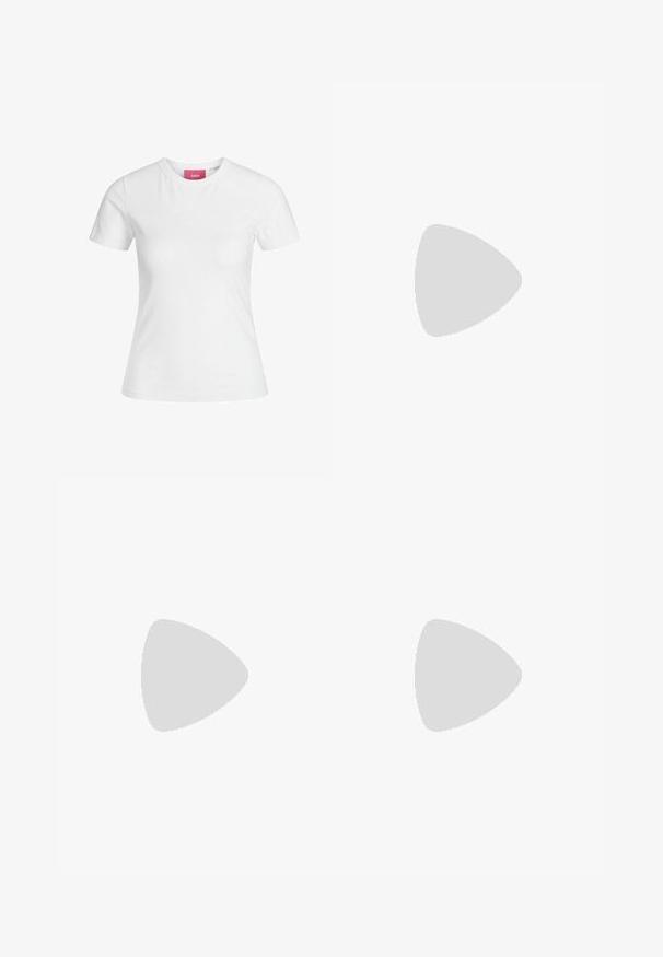 Valge puuvillane t-särk lühikeste varrukatega ja ümara kaelusega. Sisemaal on roosa silt. Sile tekstuur.; Tumedate polka dot seelik, millel on sile ja voolav kangas, keskmise pikkusega disain ning kõrge vöökoht koos külgslitiga.; Slingback sillad tekstureeritud valge ülemise osaga ja musta terava varbaga. Omab lame talla ja külgaukusid, et tagada hingavus.; Valge krokodillimustrihuga kott kahe käepideme ja ristküliku kuju ning lukuga. Esitatud heledal taustal.