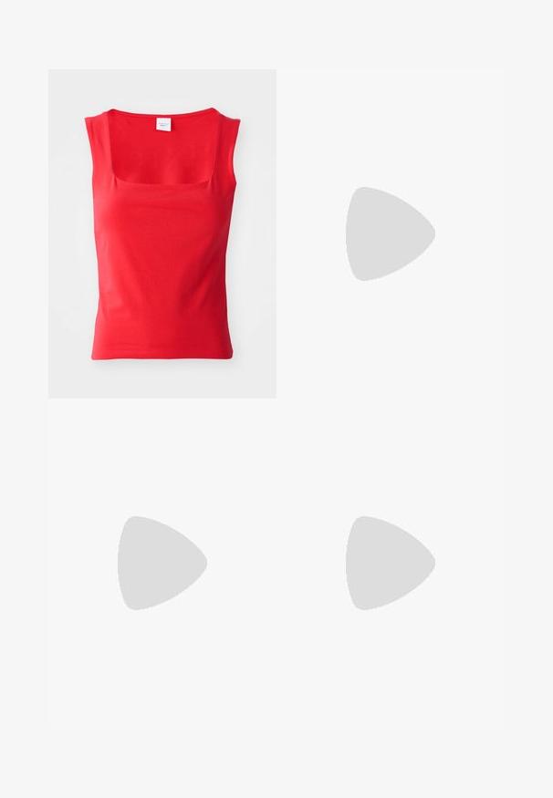 Haut rouge à manches courtes en tissu lisse avec un décolleté carré et une silhouette ajustée, présentant des ourlets nets et droits.; Jupe à motifs rouge et blanc présentant un design en losange avec de petits motifs floraux et une coupe évasée, fabriquée à partir d'un tissu lisse.; Bottes en cuir rouge hautes avec semelles épaisses noires, zip sur le côté et détails de couture noirs, posées côte à côte sur un fond blanc.; Sac à main en cuir rouge avec une chaîne en métal, de forme arrondie, au design plissé, et un fermoir en métal sur le dessus. Embelli d'un détail de logo.