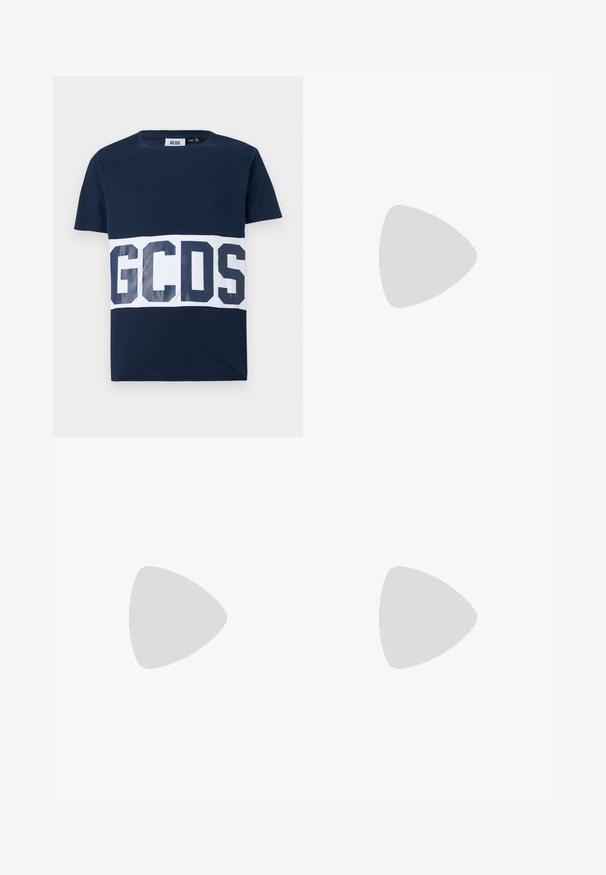 GCDS BAND LOGO REGULAR - Print T-shirt - deep blue/white; Dhruv Kapoor PATCHWORK - Relaxed fit jeans - blue; Stuart Weitzman CLUB CLASSIC PENNY LOAFER - Smart slip-ons - black; Marni POUCH ON STRAP UNISEX - Handbag - black