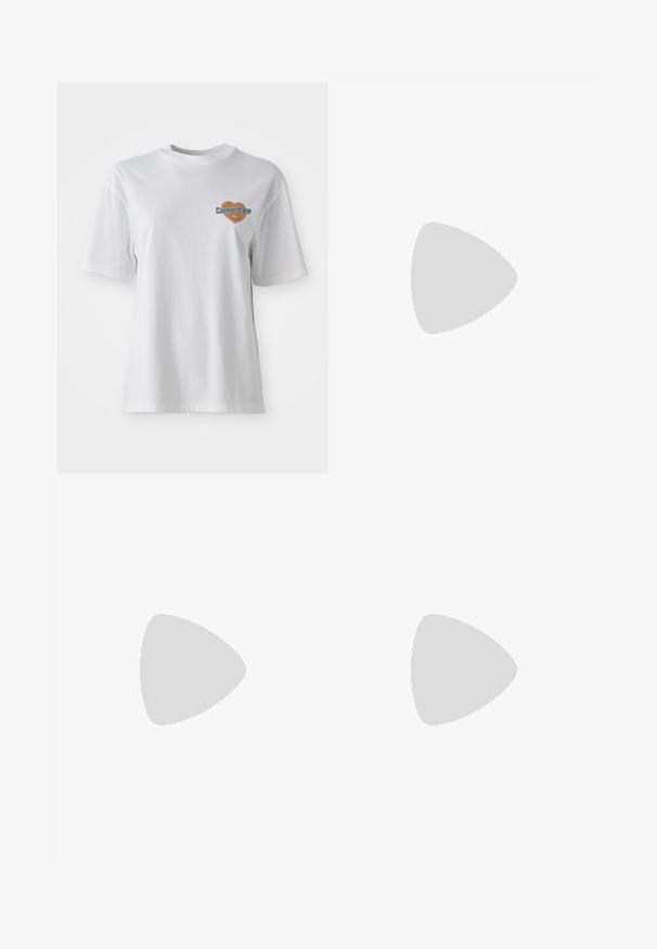 Carhartt WIP GROWTH - Majica kratkih rukava s printom - white stone washed; Roze atletske šorceve s elastičnom vrstom, bočnim belim trakama i malim logotipom na donjem levom prednjem delu. Glatka tekstura tkanine.; Bijele kožne tenisice s mint detaljima, okruglim logotipom i kremasto bijelim vezicama; teksturirana gumena potplate; u paru s bijelim čarapama na zelenoj podlozi.; Naočale tipa avijatičar s gradijentnim plavim staklima, okvirom od srebrnog metala i dekorativnim zvjezdastim naglascima na staklima. Glatki i elegantni dizajn.