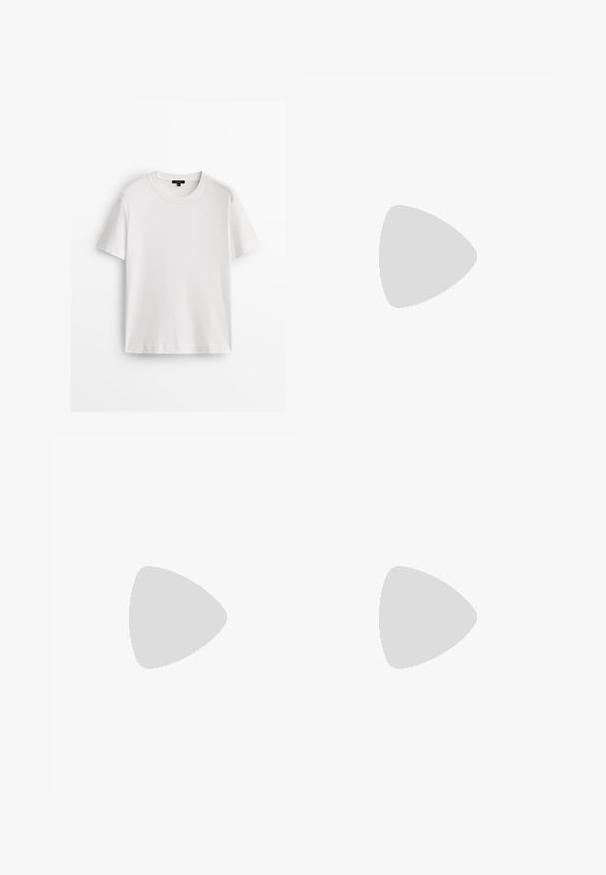 Witte katoen t-shirt met korte mouwen, ronde hals en een ontspannen pasvorm. Glad materiaal en eenvoudig ontwerp, zonder patronen of accenten.; Lichtblauwe denim jeans met een recht gesneden ontwerp, een vijfknopen gulp en achterzakken met subtiele stikdetails.; Bruine leren sandalen met twee verstelbare banden en metalen gespen, een gevoerde binnenzool en een flexibele zwarte rubberen zool.; Bruine leren tote bag met twee verlengde handvatten, gestructureerde rechthoekige vorm, gladde textuur en subtiele stiksels.