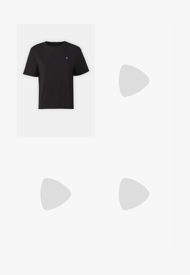ONLY ONLFICO  - Tricou basic - black; Pantaloni cargo din bumbac off-white, cu picioare largi, buzunare laterale și închidere cu nasture la talie. Textură netedă cu design utilitar.; Adidași platformă albi, cu un superior neted asemănător cu pielea, formă rotunjită, guler căptușit și talpă din cauciuc texturată cu borduri bine definite.; Geantă din piele neagră, cu o formă curbată, curea detașabilă și accesorii aurii. Geanta are un capac cu un detaliu tip cataramă.
